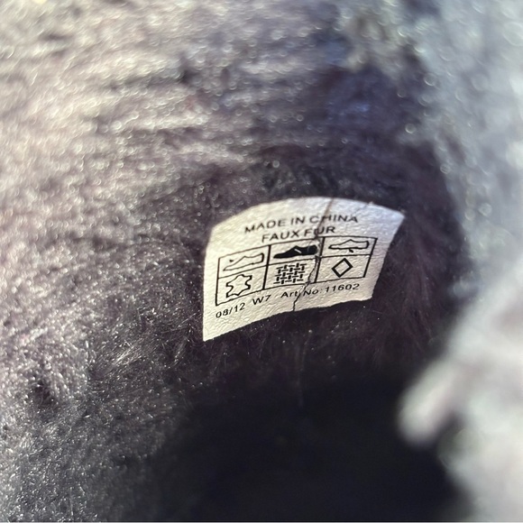 Crocs Black Suede Faux Fur Lined Platform Clogs Mules Women’s 7 - Picture 7 of 7